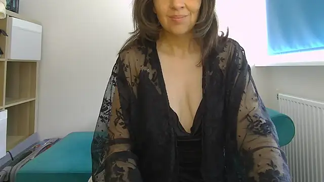 Snapshot of Ella_Next_Door chatting on 05/15/26, 09:16 Ella Next Door online show from 05/15/26, 09:16