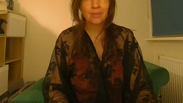 Snapshot of Ella_Next_Door chatting on 05/17/26, 10:28 Ella Next Door online show from 05/17/26, 10:28