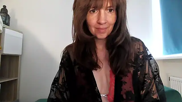 Snapshot of Ella_Next_Door chatting on 06/14/26, 10:06 Ella Next Door online show from 06/14/26, 10:06