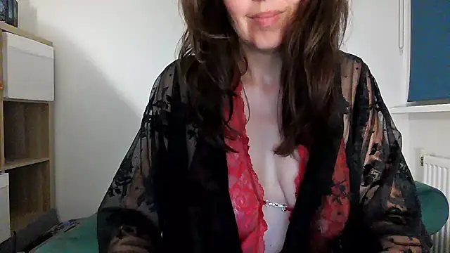 Snapshot of Ella_Next_Door chatting on 06/14/26, 10:12 Ella Next Door online show from 06/14/26, 10:12