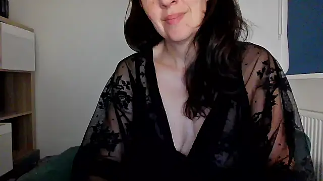 Snapshot of Ella_Next_Door chatting on 07/08/26, 09:08 Ella Next Door online show from 07/08/26, 09:08