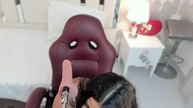 Miliaangeles online show from 12/17/25, 09:26