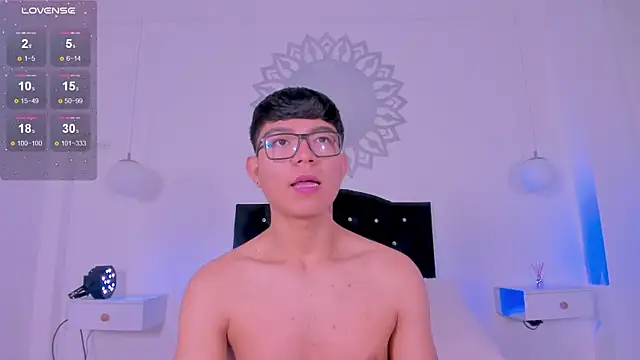 Snapshot of CodyTwink chatting on 09/18/25, 01:13 CodyTwink online show from 09/18/25, 01:13