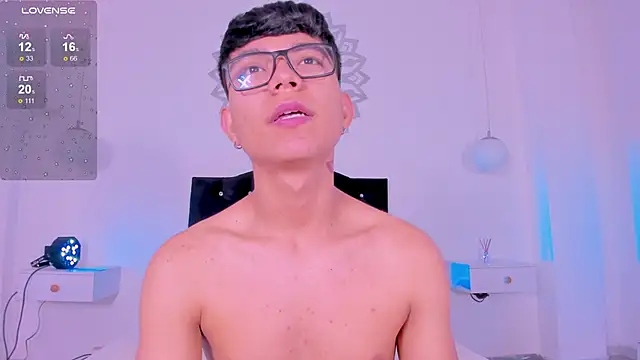 Snapshot of CodyTwink chatting on 10/01/25, 01:28 CodyTwink online show from 10/01/25, 01:28