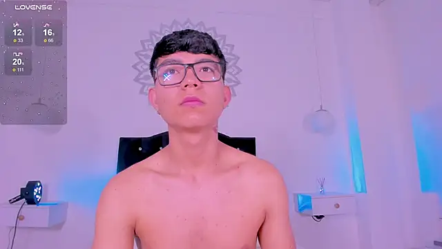 Snapshot of CodyTwink chatting on 10/12/25, 07:29 CodyTwink online show from 10/12/25, 07:29