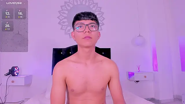 Snapshot of CodyTwink chatting on 10/13/25, 05:57 CodyTwink online show from 10/13/25, 05:57