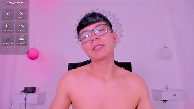 Snapshot of CodyTwink chatting on 10/24/25, 03:08 CodyTwink online show from 10/24/25, 03:08