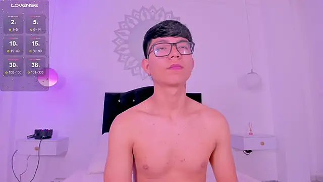 Snapshot of CodyTwink chatting on 10/28/25, 01:14 CodyTwink online show from 10/28/25, 01:14