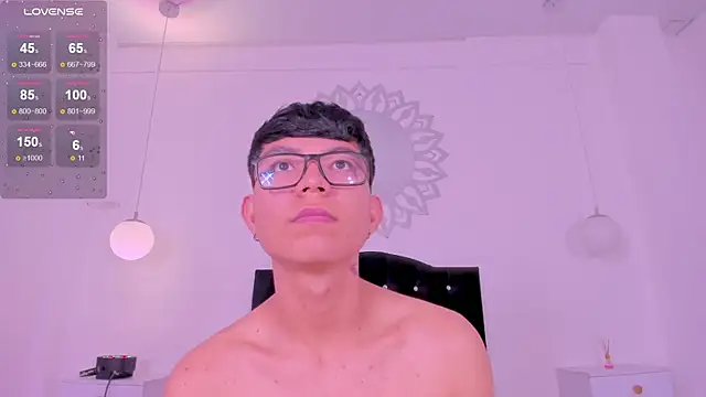 Snapshot of CodyTwink chatting on 10/31/25, 05:03 CodyTwink online show from 10/31/25, 05:03