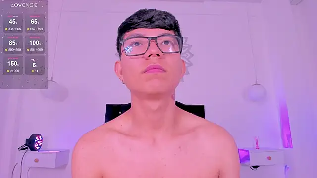 Snapshot of CodyTwink chatting on 11/05/25, 03:23 CodyTwink online show from 11/05/25, 03:23