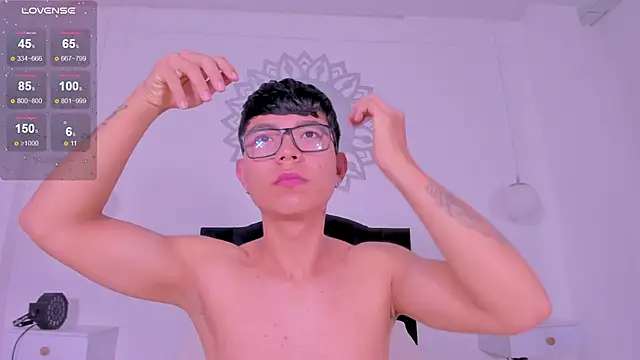 Snapshot of CodyTwink chatting on 11/16/25, 10:21 CodyTwink online show from 11/16/25, 10:21