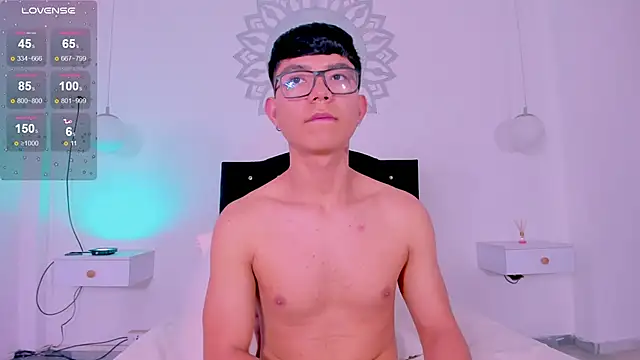 Snapshot of CodyTwink chatting on 11/21/25, 05:22 CodyTwink online show from 11/21/25, 05:22