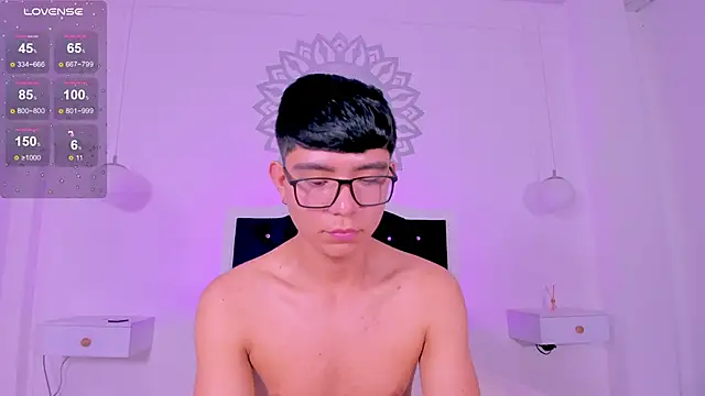 Snapshot of CodyTwink chatting on 12/14/25, 11:42 CodyTwink online show from 12/14/25, 11:42