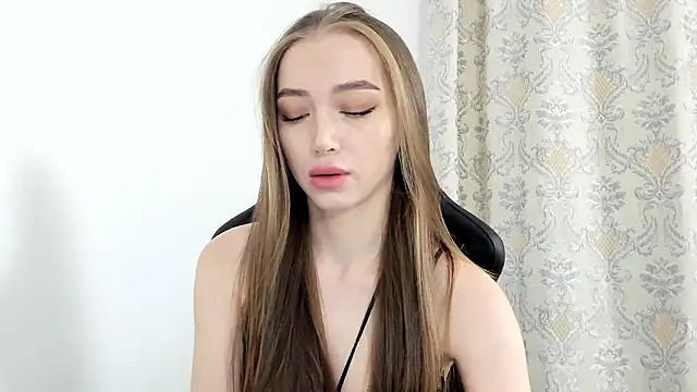 Snapshot of Sweet-bb chatting on 12/03/24, 12:35 Sweet-bb online show from 12/03/24, 12:35