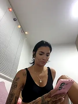 Snapshot of DeuxGold chatting on 10/11/25, 01:05 DeuxGold online show from 10/11/25, 01:05