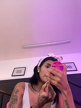 Snapshot of DeuxGold chatting on 10/15/25, 04:01 DeuxGold online show from 10/15/25, 04:01