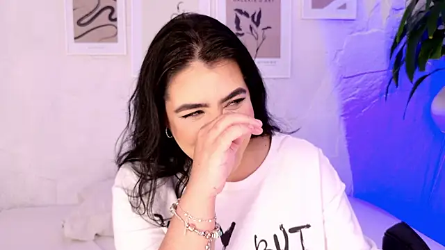 Snapshot of Harmonybabe_ chatting on 11/01/25, 07:49 Harmonybabe online show from 11/01/25, 07:49