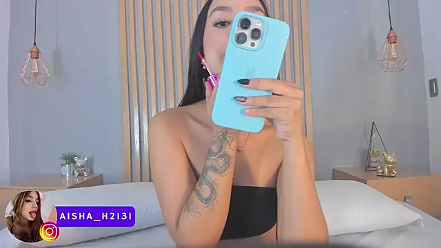 Snapshot of aisha_h_ chatting on 10/06/25, 08:28 aisha h online show from 10/06/25, 08:28