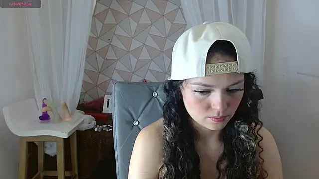 Snapshot of mapelove chatting on 01/16/25, 02:19 mapelove online show from 01/16/25, 02:19