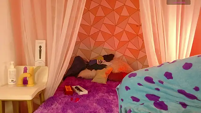 Snapshot of mapelove chatting on 01/27/25, 01:52 mapelove online show from 01/27/25, 01:52