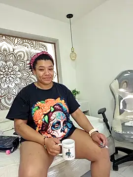 Snapshot of Selket11 chatting on 11/10/25, 11:42 Selket11 online show from 11/10/25, 11:42