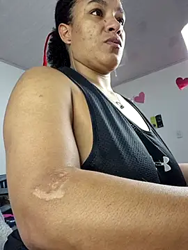 Snapshot of Selket11 chatting on 11/17/25, 02:01 Selket11 online show from 11/17/25, 02:01