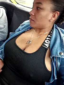 Snapshot of Selket11 chatting on 11/30/25, 03:27 Selket11 online show from 11/30/25, 03:27