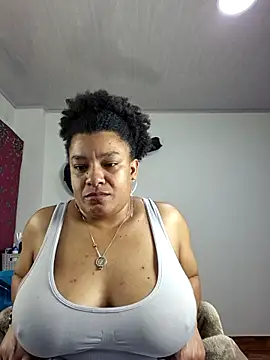 Snapshot of Selket11 chatting on 12/18/25, 12:17 Selket11 online show from 12/18/25, 12:17