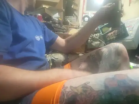 Snapshot of robeaulieu02 chatting on 10/19/25, 08:37 robeaulieu02 online show from 10/19/25, 08:37