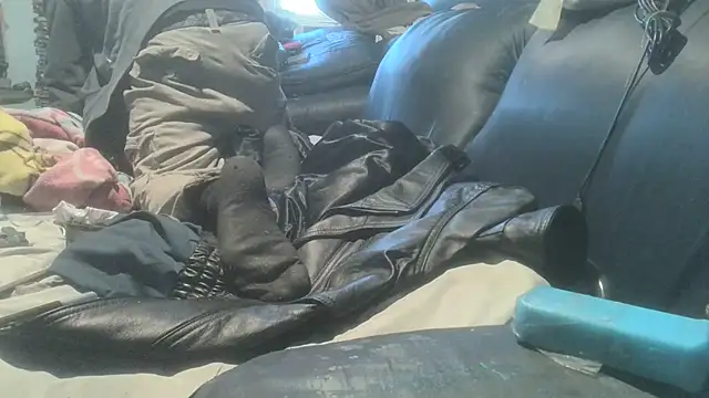 Snapshot of robeaulieu02 chatting on 10/26/25, 09:53 robeaulieu02 online show from 10/26/25, 09:53