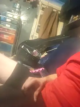 Snapshot of robeaulieu02 chatting on 10/29/25, 10:17 robeaulieu02 online show from 10/29/25, 10:17