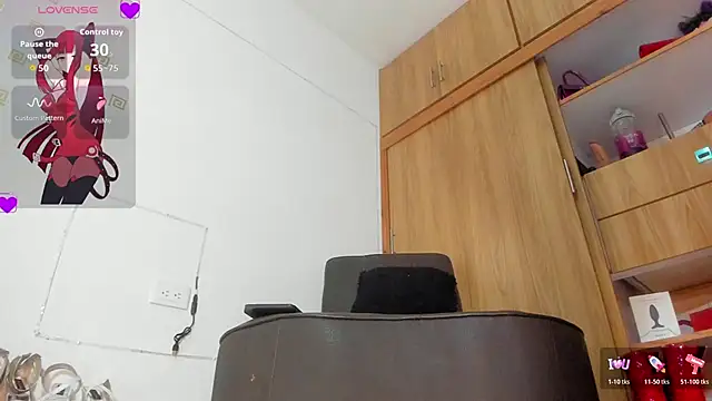 Snapshot of violetmontan chatting on 10/25/25, 09:39 violetmontan online show from 10/25/25, 09:39