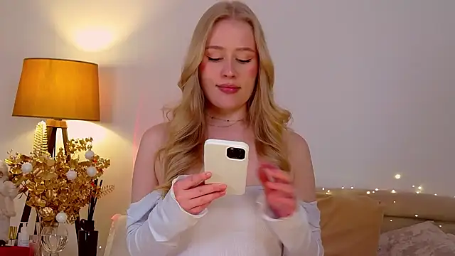 Snapshot of JuliaJaee chatting on 12/26/24, 10:31 JuliaJaee online show from 12/26/24, 10:31