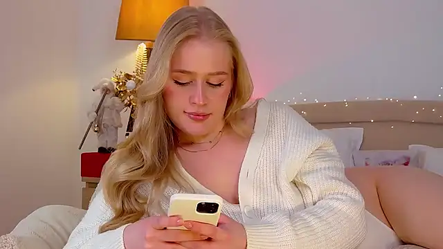 Snapshot of JuliaJaee chatting on 12/30/24, 01:37 JuliaJaee online show from 12/30/24, 01:37