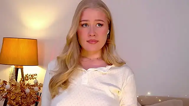 Snapshot of JuliaJaee chatting on 01/14/25, 08:04 JuliaJaee online show from 01/14/25, 08:04