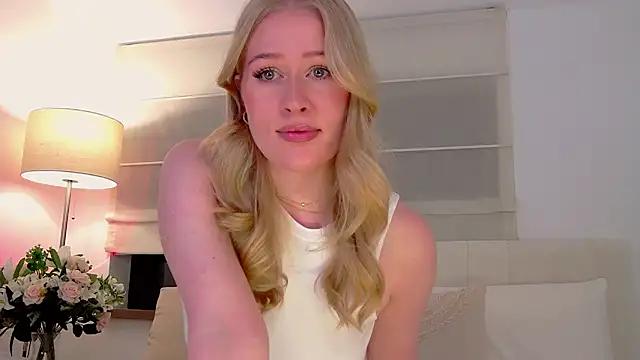 Snapshot of JuliaJaee chatting on 10/27/25, 06:34 JuliaJaee online show from 10/27/25, 06:34