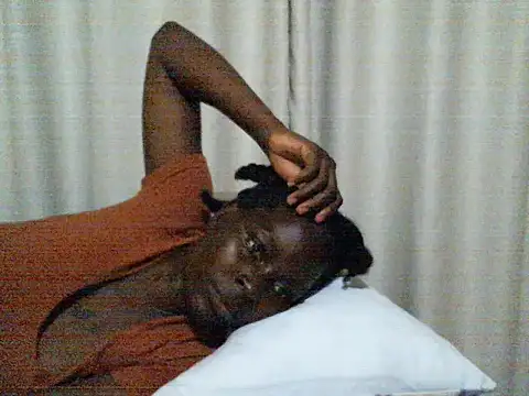 Snapshot of ara_bella chatting on 11/05/25, 04:07 ara bella online show from 11/05/25, 04:07