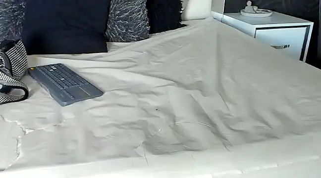 ambermartin  online show from 03/10/25, 07:07