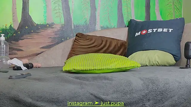 Snapshot of Pinkypupa-Love chatting on 01/08/25, 01:21 Pinkypupa-Love online show from 01/08/25, 01:21