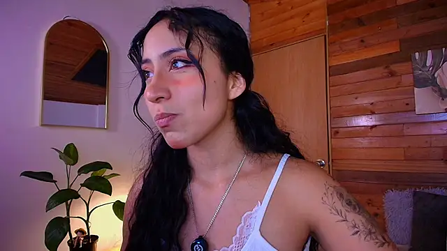 amber curly online show from 08/03/26, 08:12