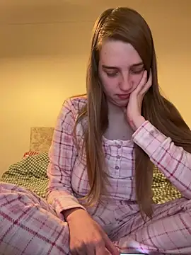 Snapshot of EvieRoseex chatting on 12/06/24, 04:17 EvieRoseex online show from 12/06/24, 04:17