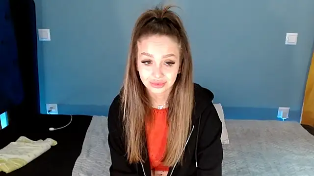 AnnaMaee online show from 12/15/24, 12:07