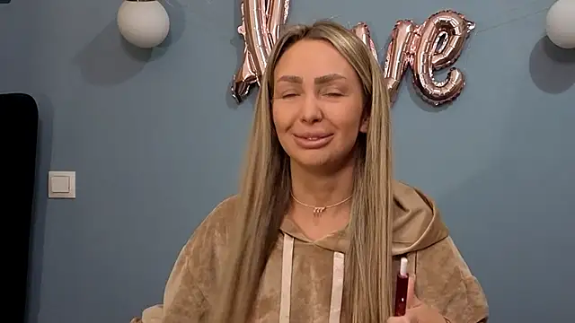 AnnaMaee online show from 02/25/25, 10:18