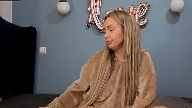 AnnaMaee online show from 02/26/25, 01:21