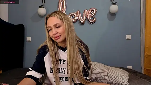 AnnaMaee online show from 03/01/25, 08:21