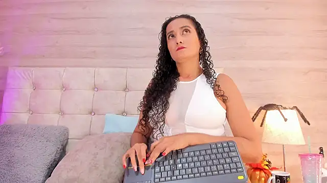 Snapshot of Holyjacky_ chatting on 10/26/25, 12:00 Holyjacky online show from 10/26/25, 12:00