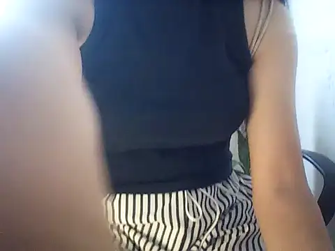 Snapshot of Haralushiaaax chatting on 11/07/25, 03:06 Haralushiaaax online show from 11/07/25, 03:06