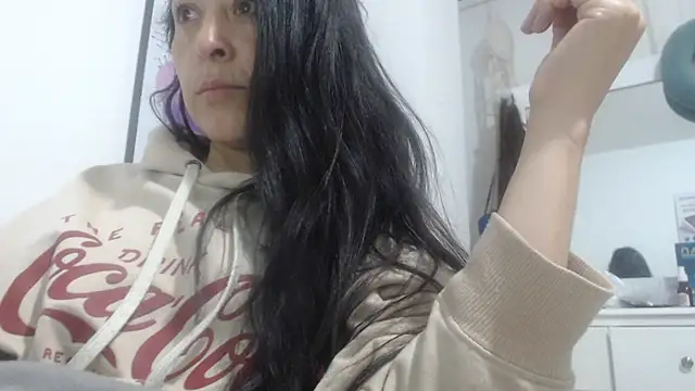 naughthyany16 online show from 10/17/25, 09:12