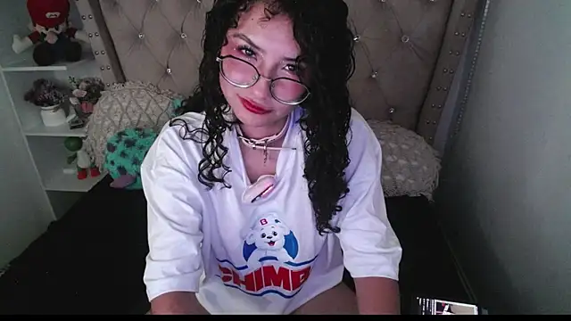 Snapshot of CherieCurl chatting on 09/30/25, 02:38 CherieCurl online show from 09/30/25, 02:38