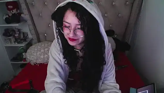 Snapshot of CherieCurl chatting on 02/17/26, 11:33 CherieCurl online show from 02/17/26, 11:33